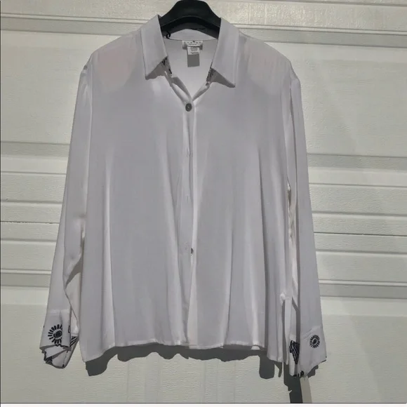 NWT Beachy White Casual Button Down Shirt - Picture 2 of 8